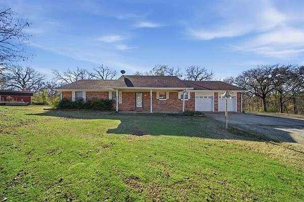 9 Acres of Residential Land with Home for Sale in Okmulgee, Oklahoma