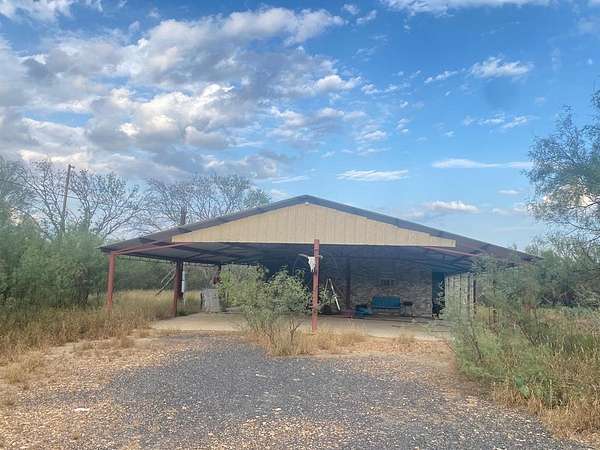 21.4 Acres of Improved Land for Sale in Carrizo Springs, Texas