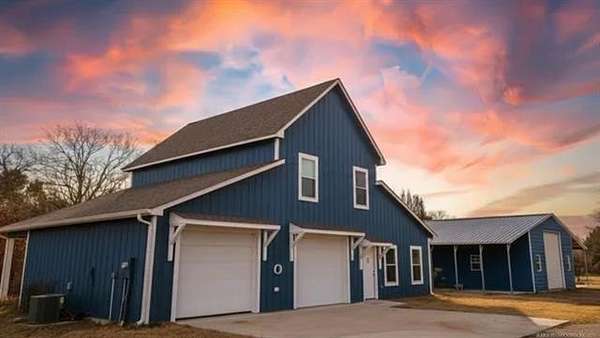 2 Acres of Residential Land with Home for Sale in Wynnewood, Oklahoma