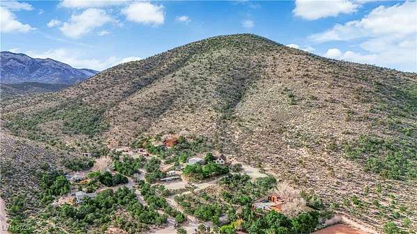 2.39 Acres of Residential Land with Home for Sale in Las Vegas, Nevada