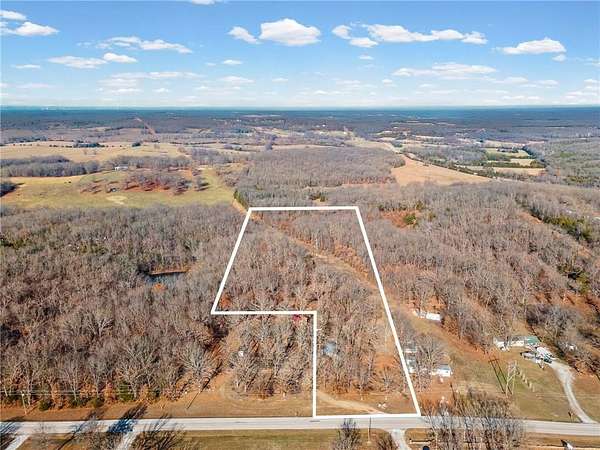 8 Acres of Residential Land for Sale in Warsaw, Missouri