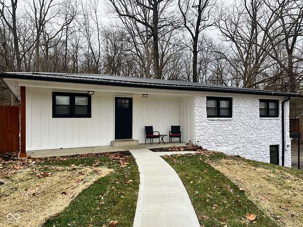 1.55 Acres of Residential Land with Home for Sale in Martinsville, Indiana