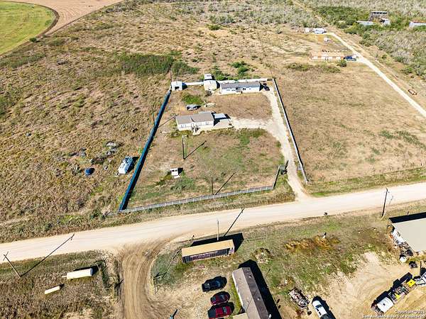 5 Acres of Residential Land for Sale in Nixon, Texas
