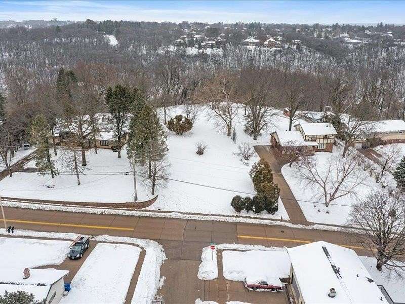 1 Acre of Residential Land for Sale in Dubuque, Iowa