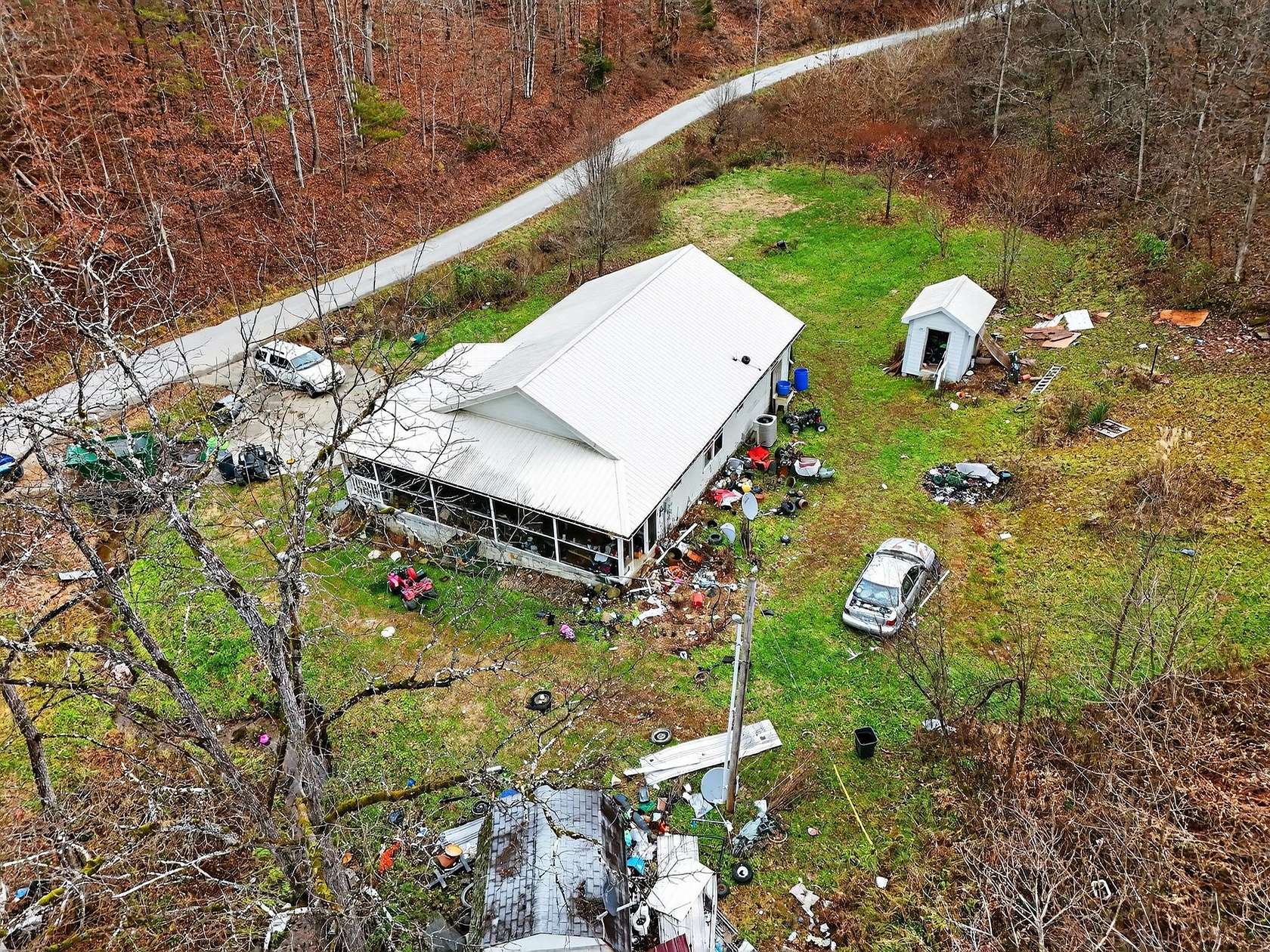 15 Acres of Land with Home for Sale in Beattyville, Kentucky