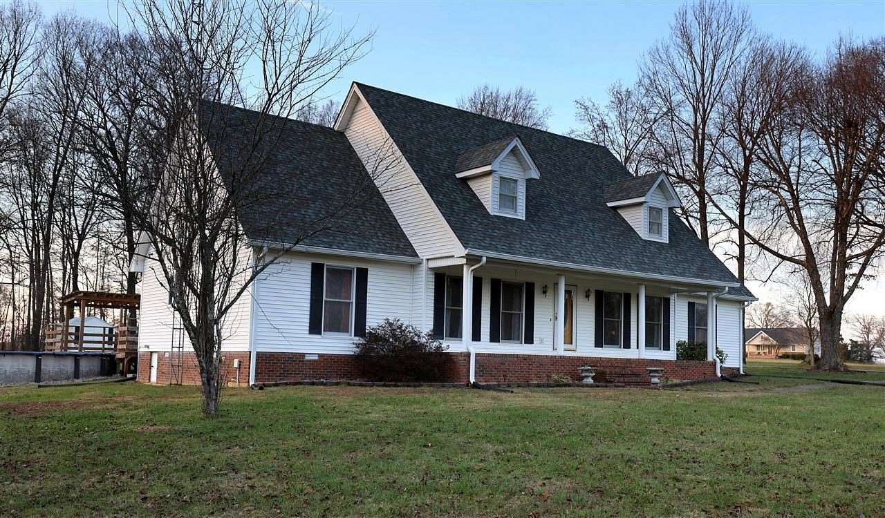 9.63 Acres of Land with Home for Sale in Glasgow, Kentucky