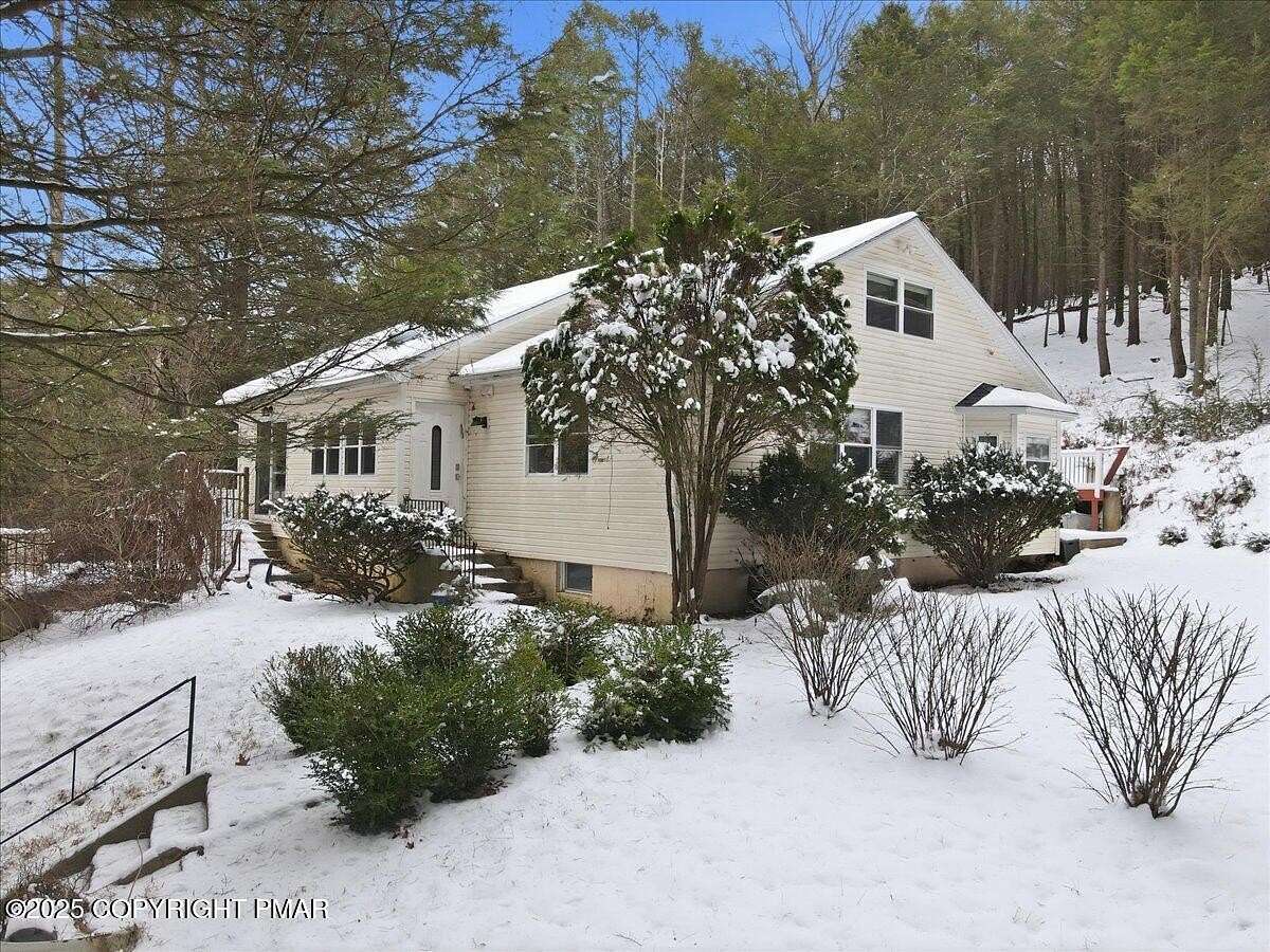 9.9 Acres of Land with Home for Sale in Effort, Pennsylvania