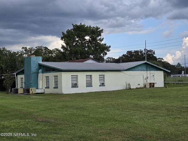 1.5 Acres of Improved Commercial Land for Lease in East Palatka, Florida