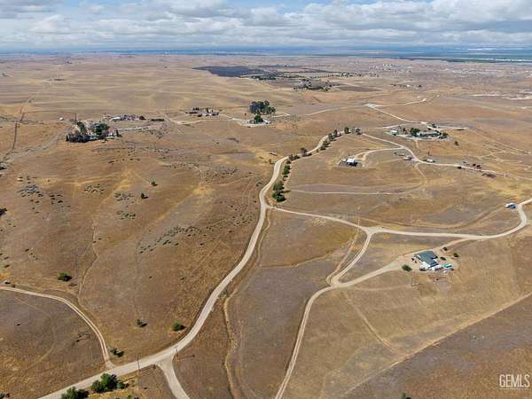 20 Acres of Land for Sale in Bakersfield, California