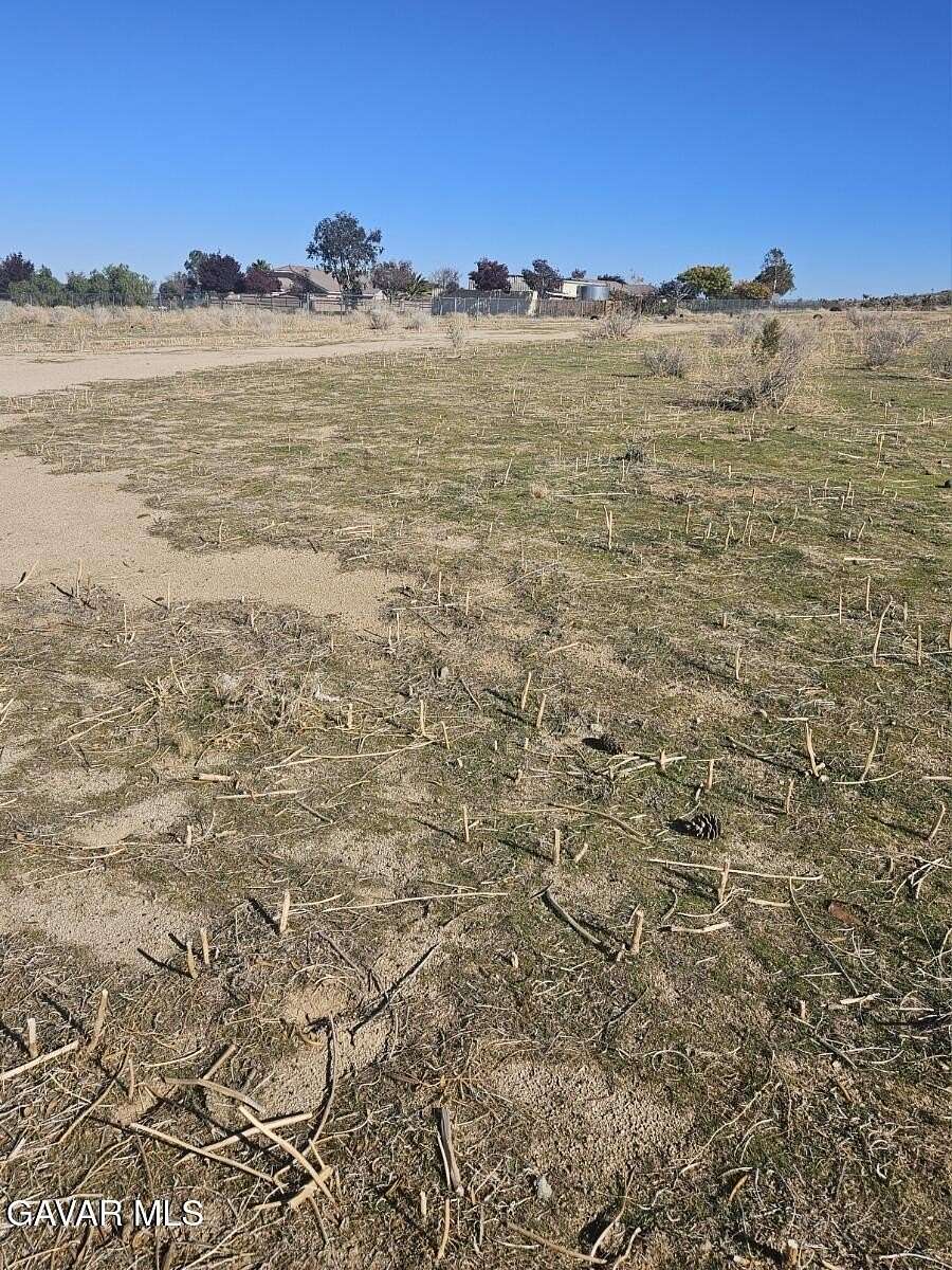 1.25 Acres of Land for Sale in Pearblossom, California