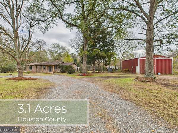 3.1 Acres of Residential Land with Home for Sale in Hawkinsville, Georgia