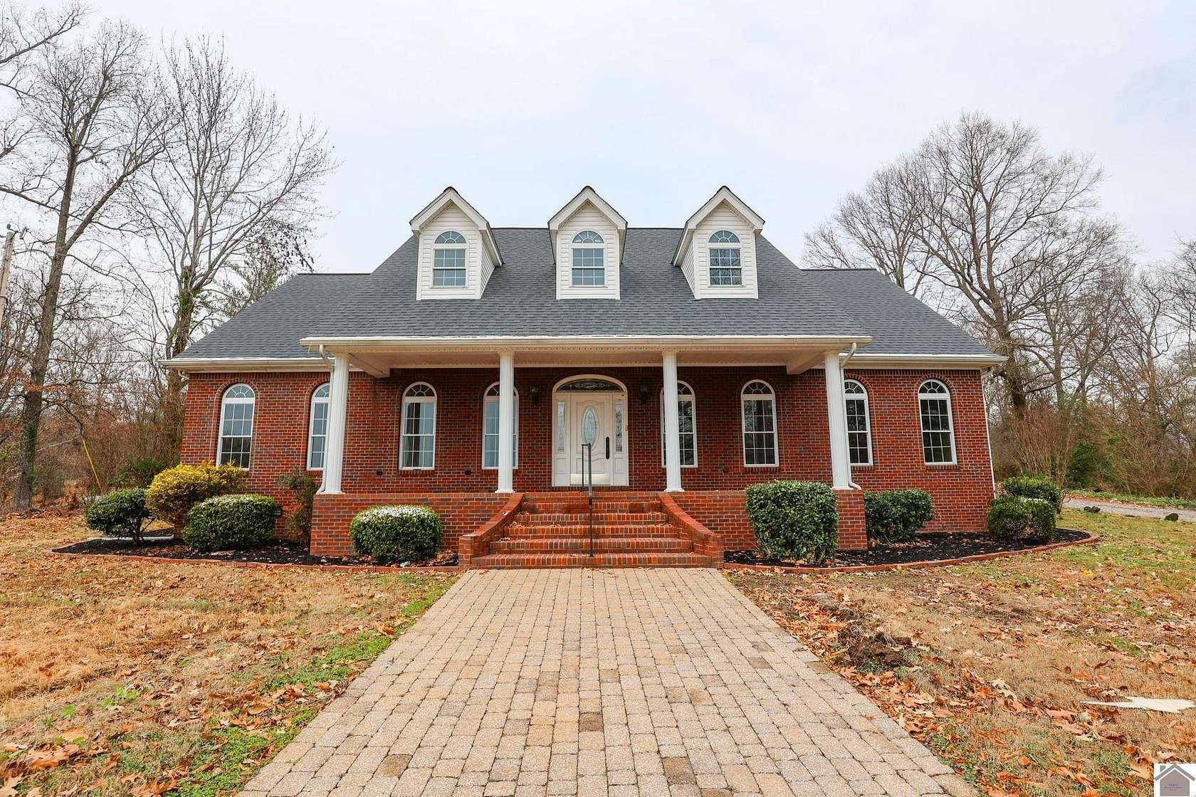 6.58 Acres of Residential Land with Home for Sale in Wickliffe, Kentucky