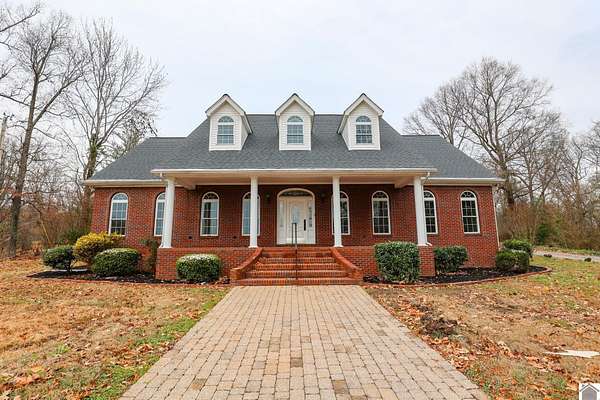 6.58 Acres of Residential Land with Home for Sale in Wickliffe, Kentucky