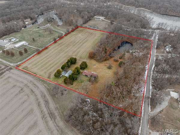 30 Acres of Land with Home for Sale in Benld, Illinois
