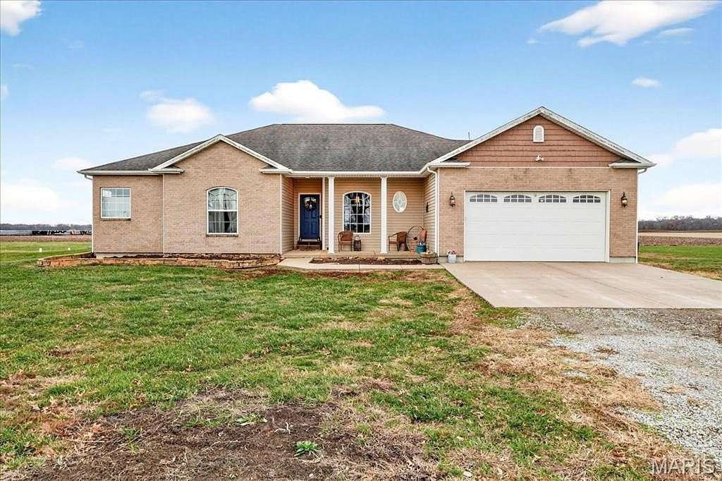 3.22 Acres of Residential Land with Home for Sale in Mascoutah, Illinois