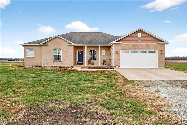 3.22 Acres of Residential Land with Home for Sale in Mascoutah, Illinois