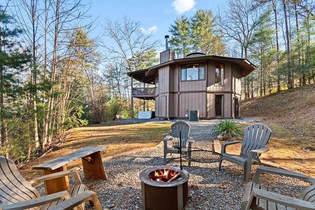 2 Acres of Residential Land with Home for Sale in Blue Ridge, Georgia