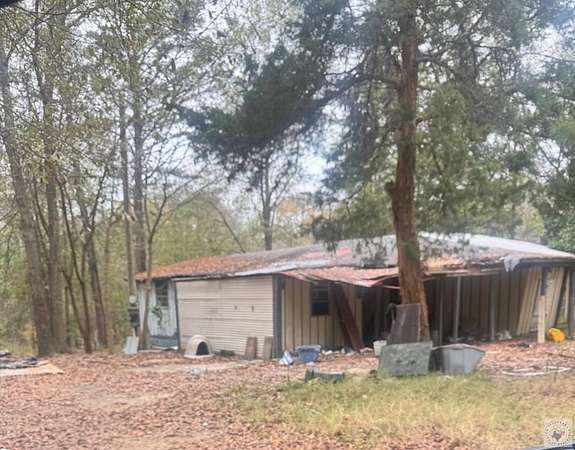 2.83 Acres of Residential Land with Home for Sale in Texarkana, Arkansas