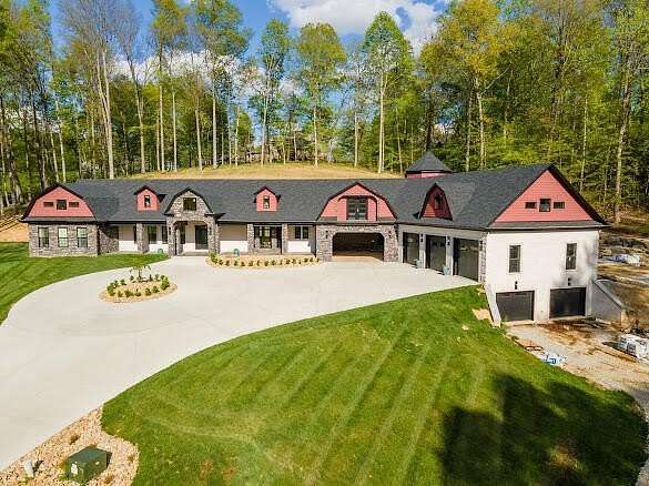 4.27 Acres of Land with Home for Sale in London, Kentucky