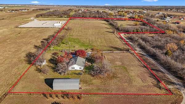 13.5 Acres of Land with Home for Sale in Rhome, Texas