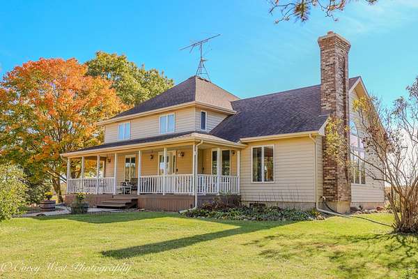 20 Acres of Agricultural Land with Home for Sale in Hampshire, Illinois
