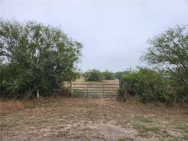 13.4 Acres of Improved Recreational Land for Sale in Alice, Texas