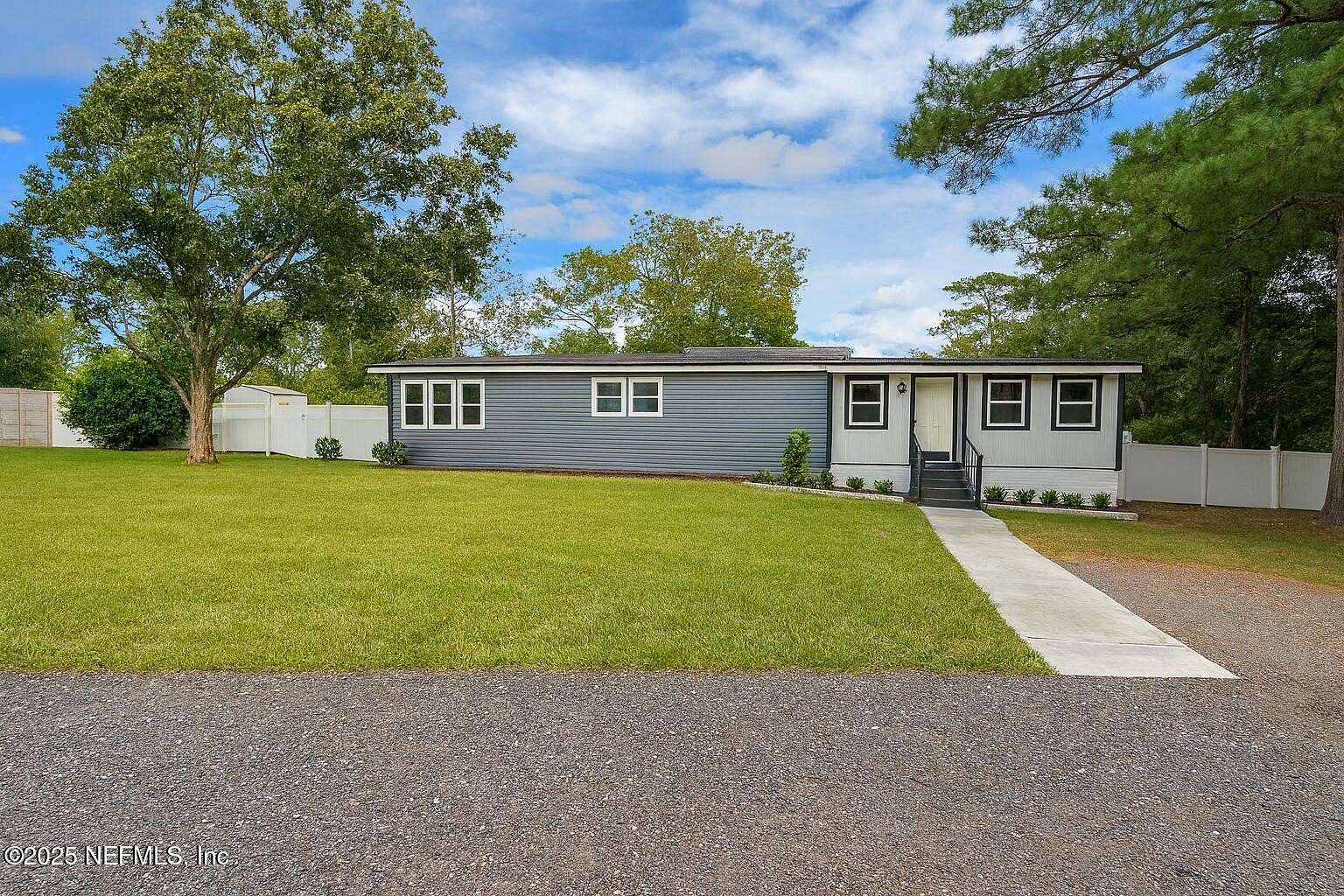 2.5 Acres of Residential Land with Home for Sale in Middleburg, Florida