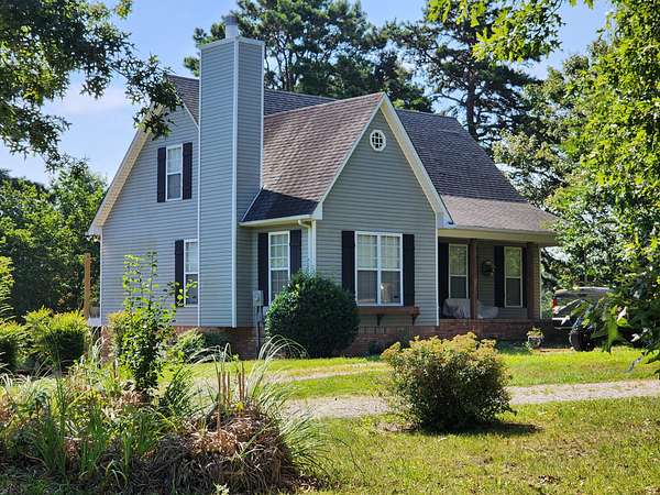 4 Acres of Residential Land with Home for Sale in Lawrenceburg, Tennessee