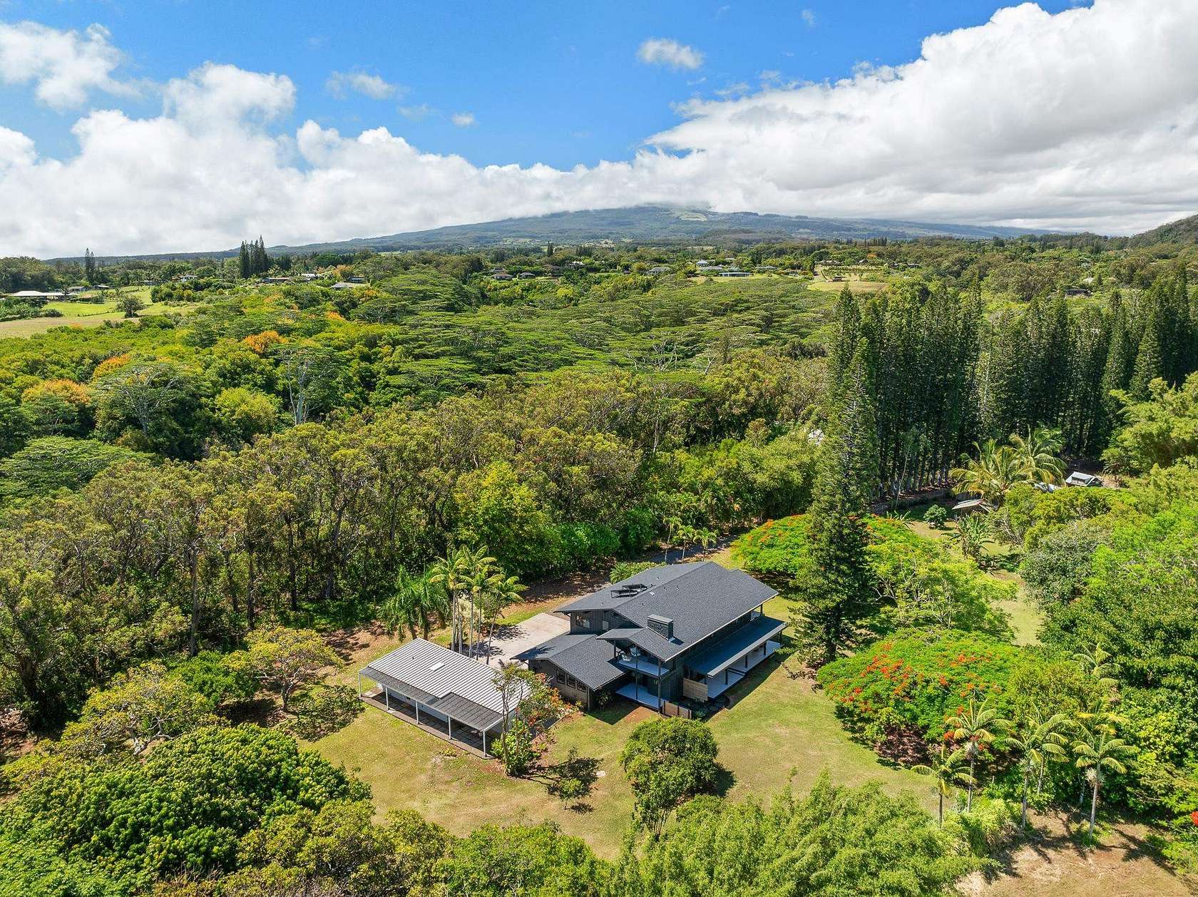 4 Acres of Land with Home for Sale in Haʻikū, Hawaii