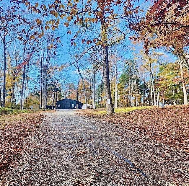 1.54 Acres of Residential Land with Home for Sale in Chapmansboro, Tennessee