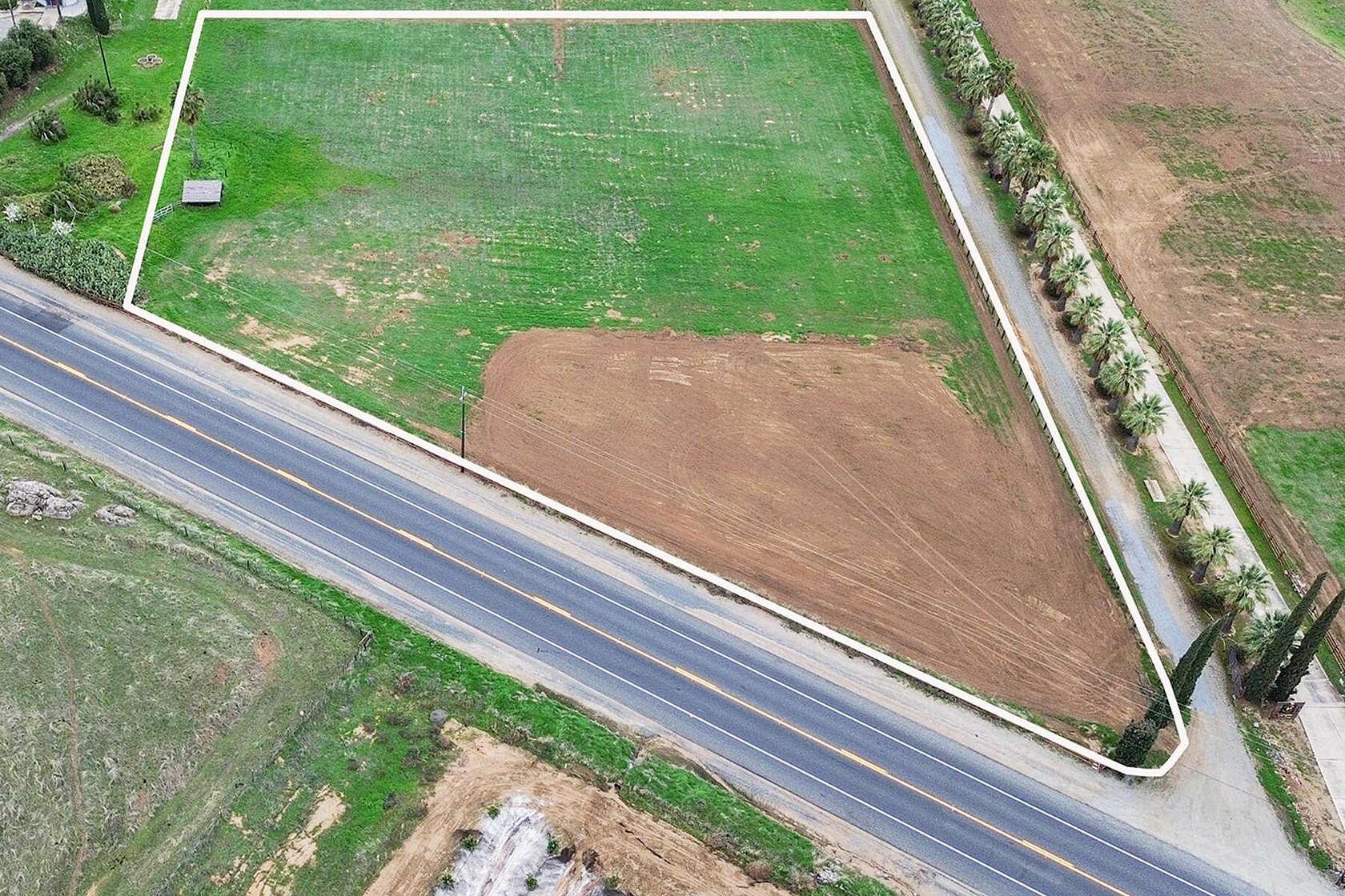 3 Acres of Residential Land for Sale in Exeter, California