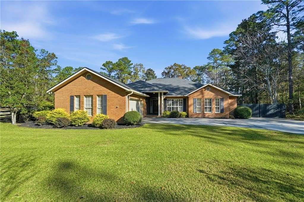 4 Acres of Land with Home for Sale in Jesup, Georgia