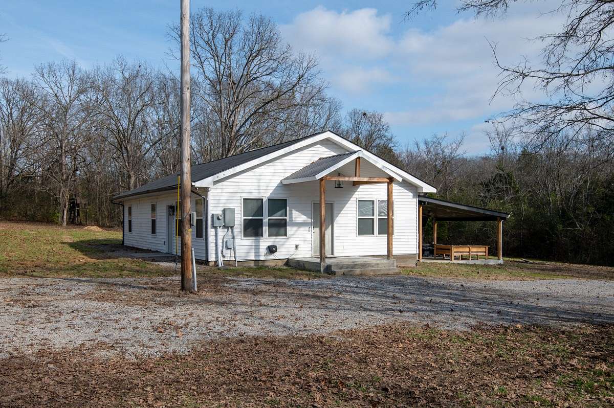 5 Acres of Land for Sale in Castalian Springs, Tennessee