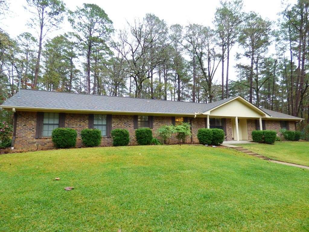 5.5 Acres of Residential Land with Home for Sale in Nacogdoches, Texas