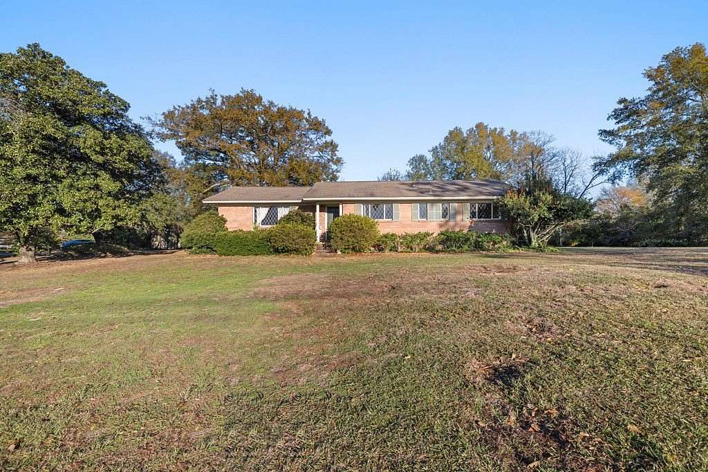 4.12 Acres of Improved Mixed-Use Land for Sale in Nacogdoches, Texas