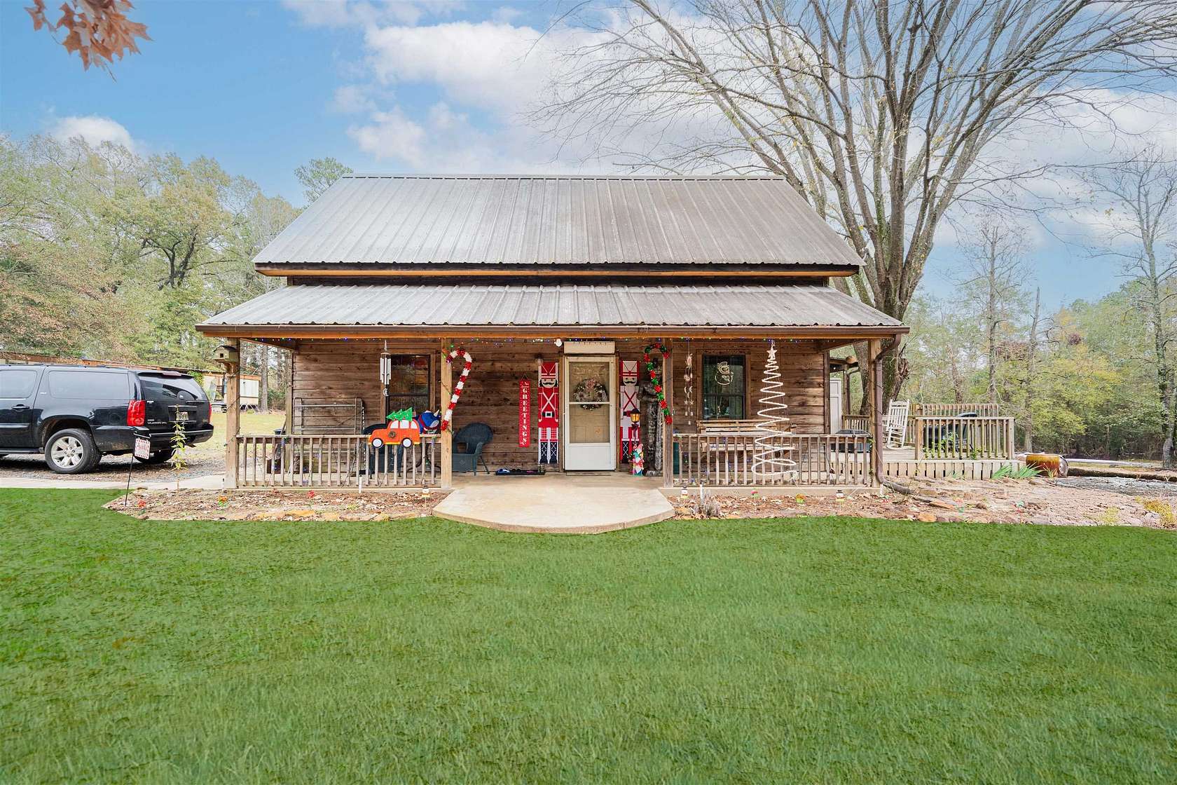 2.16 Acres of Residential Land with Home for Sale in Hallsville, Texas