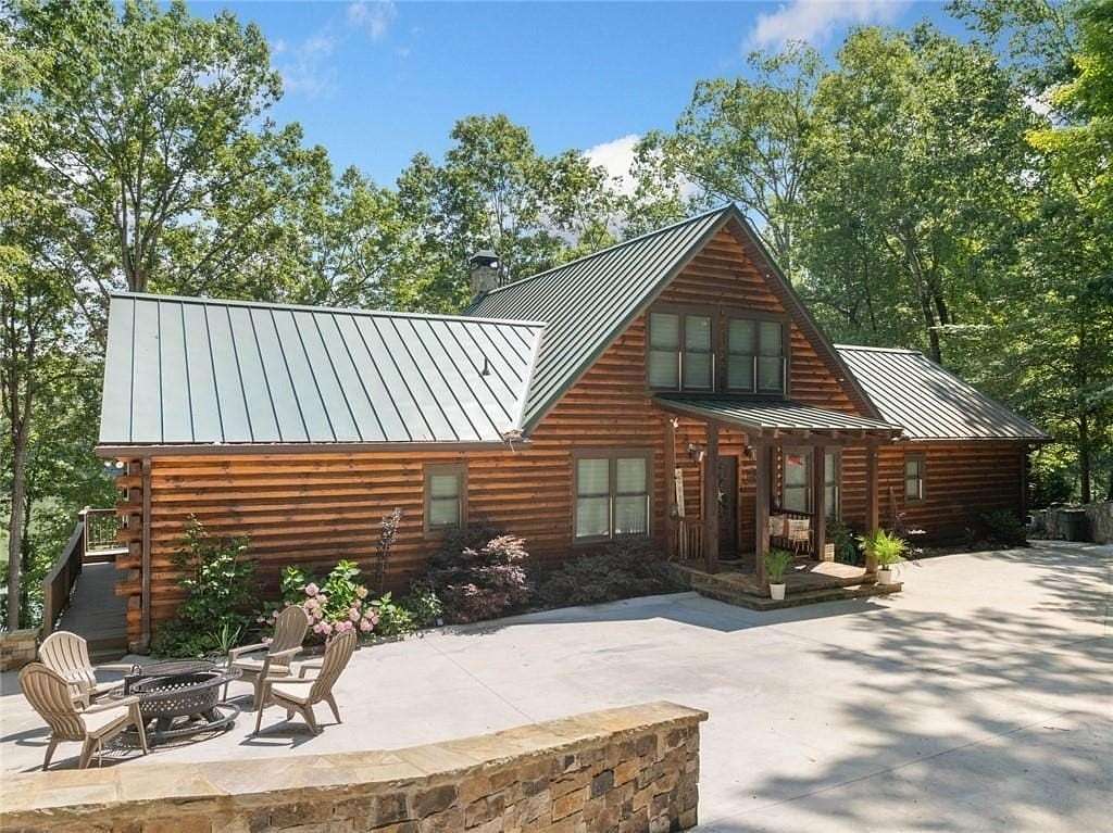 1.61 Acres of Residential Land with Home for Lease in Gainesville, Georgia