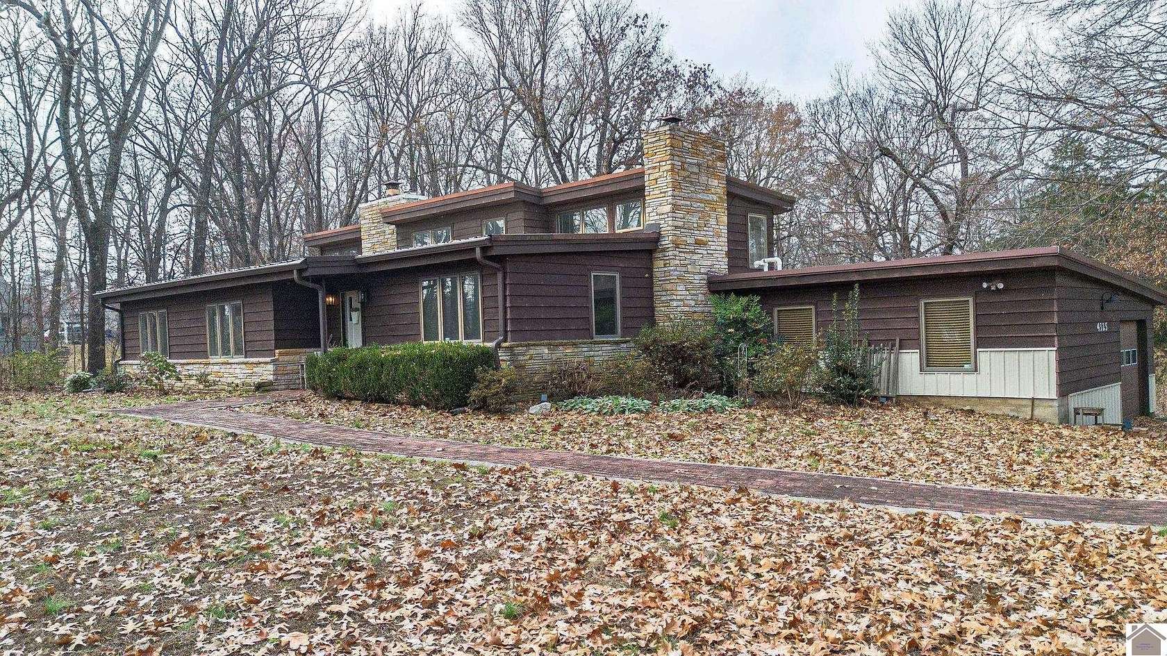 3.34 Acres of Residential Land with Home for Sale in Paducah, Kentucky