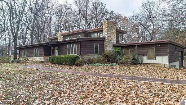 3.34 Acres of Residential Land with Home for Sale in Paducah, Kentucky