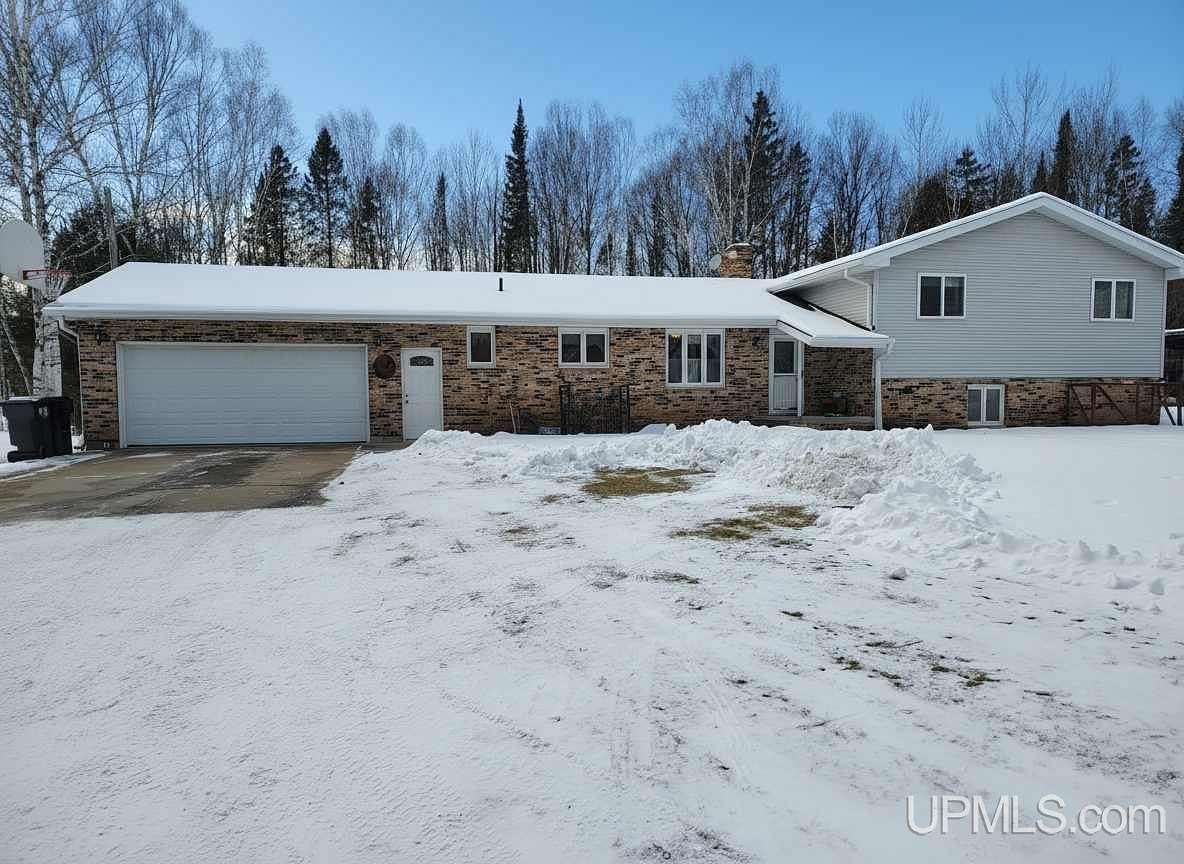 7.5 Acres of Residential Land with Home for Sale in Gladstone, Michigan