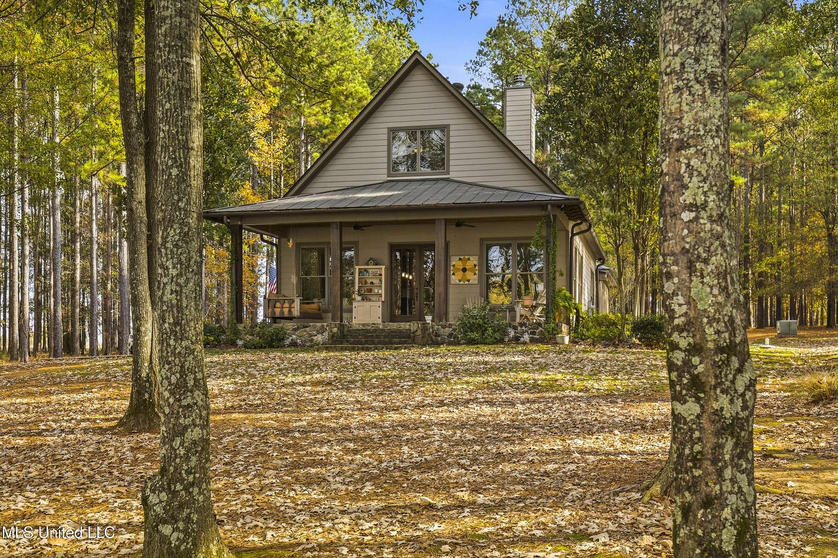 5.8 Acres of Residential Land with Home for Sale in Madison, Mississippi