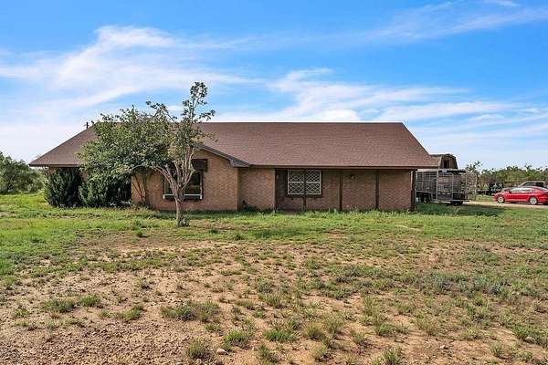 2 Acres of Residential Land with Home for Sale in Coahoma, Texas