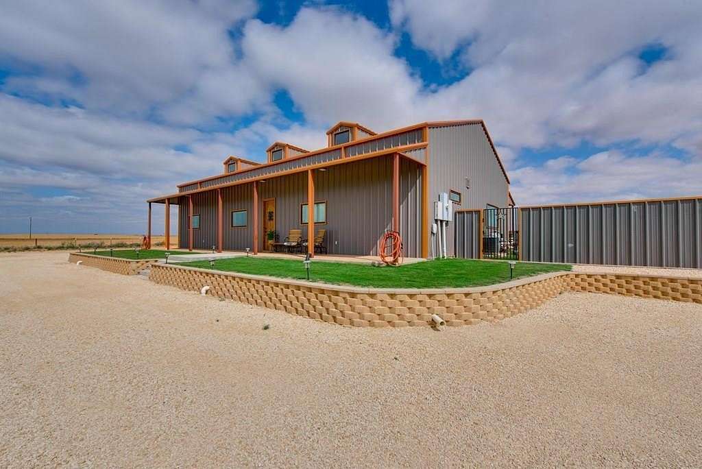 4 Acres of Residential Land with Home for Sale in Big Spring, Texas