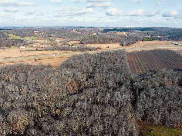27 Acres of Land for Auction in Frazeysburg, Ohio