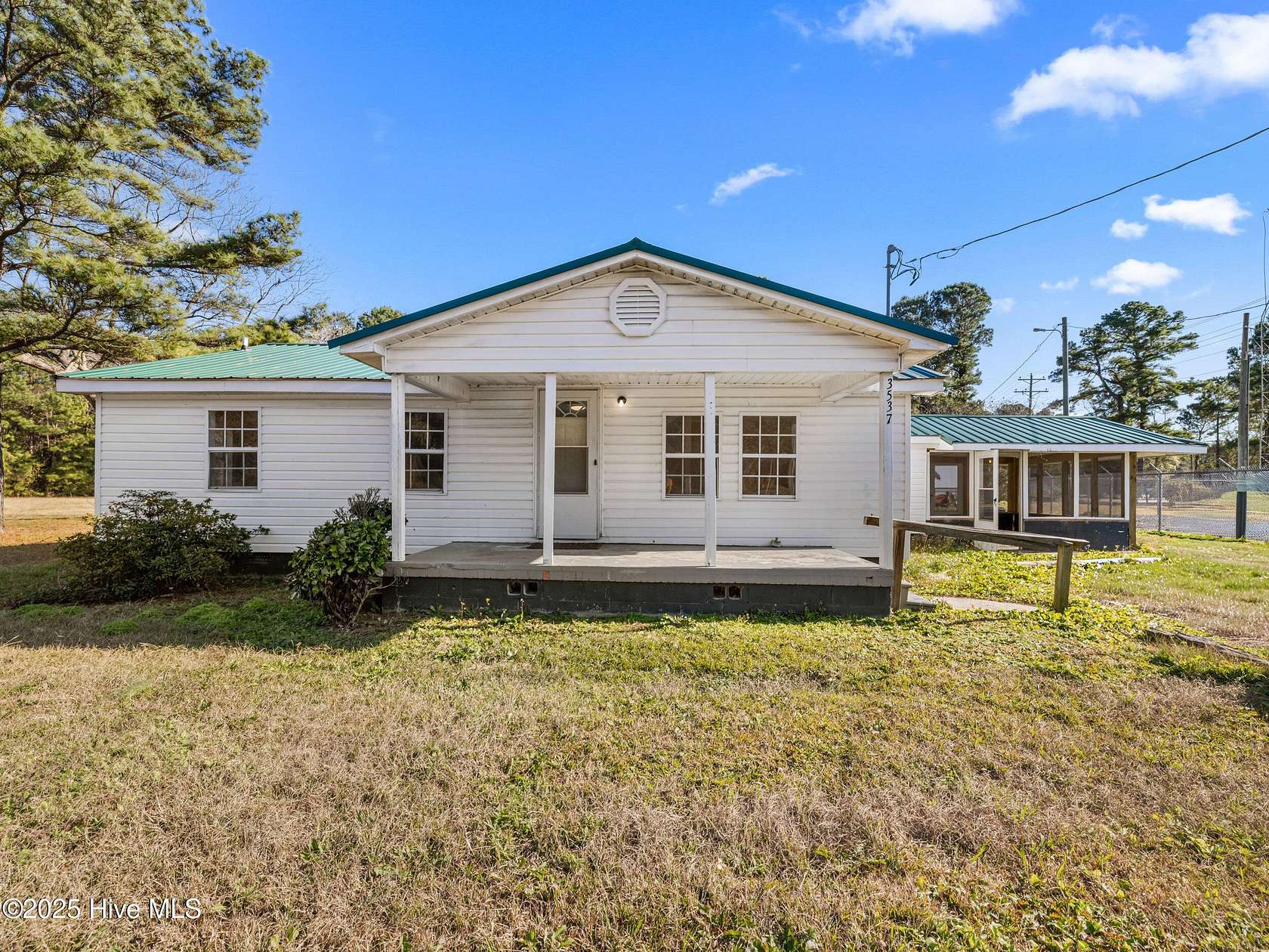 2.77 Acres of Residential Land with Home for Sale in Wallace, North Carolina