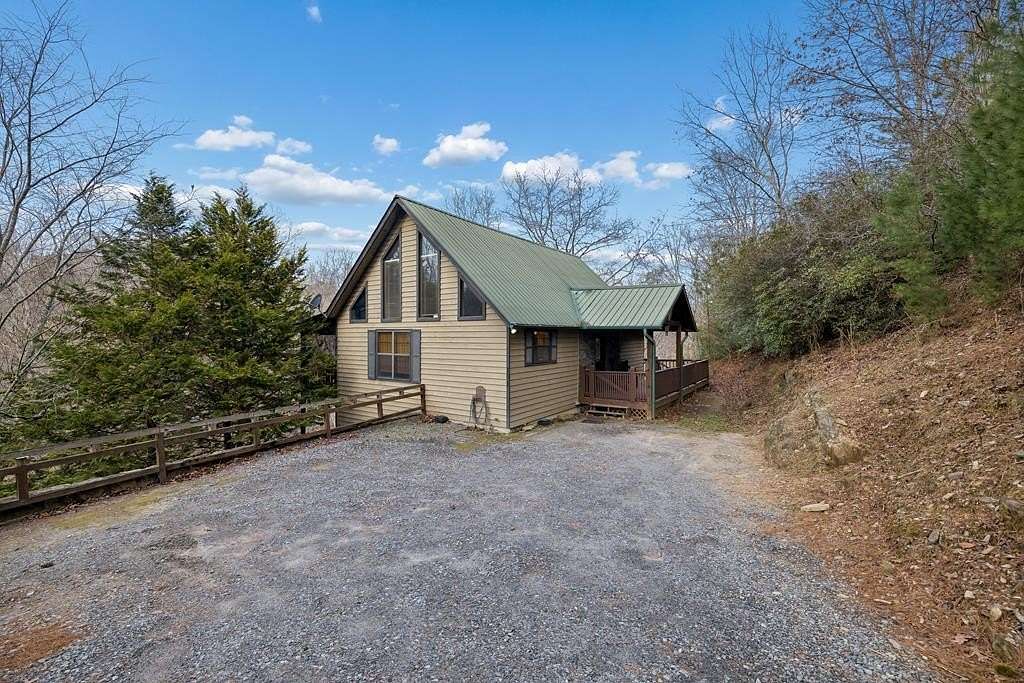 1.52 Acres of Land with Home for Sale in Mineral Bluff, Georgia