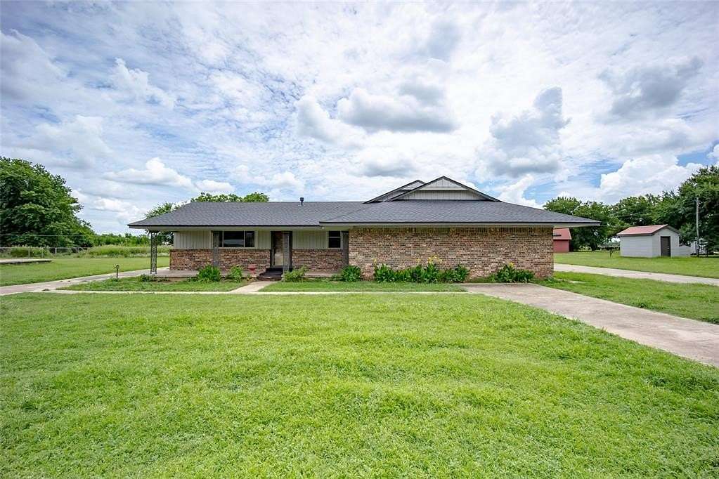 1.5 Acres of Residential Land with Home for Sale in Lindsay, Oklahoma