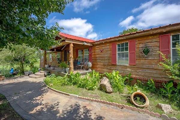 10 Acres of Residential Land with Home for Sale in Blanchard, Oklahoma