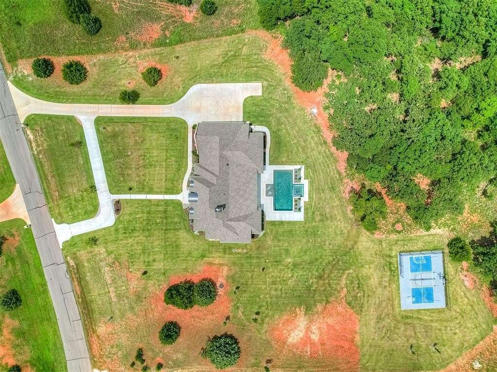 10 Acres of Land with Home for Sale in Arcadia, Oklahoma