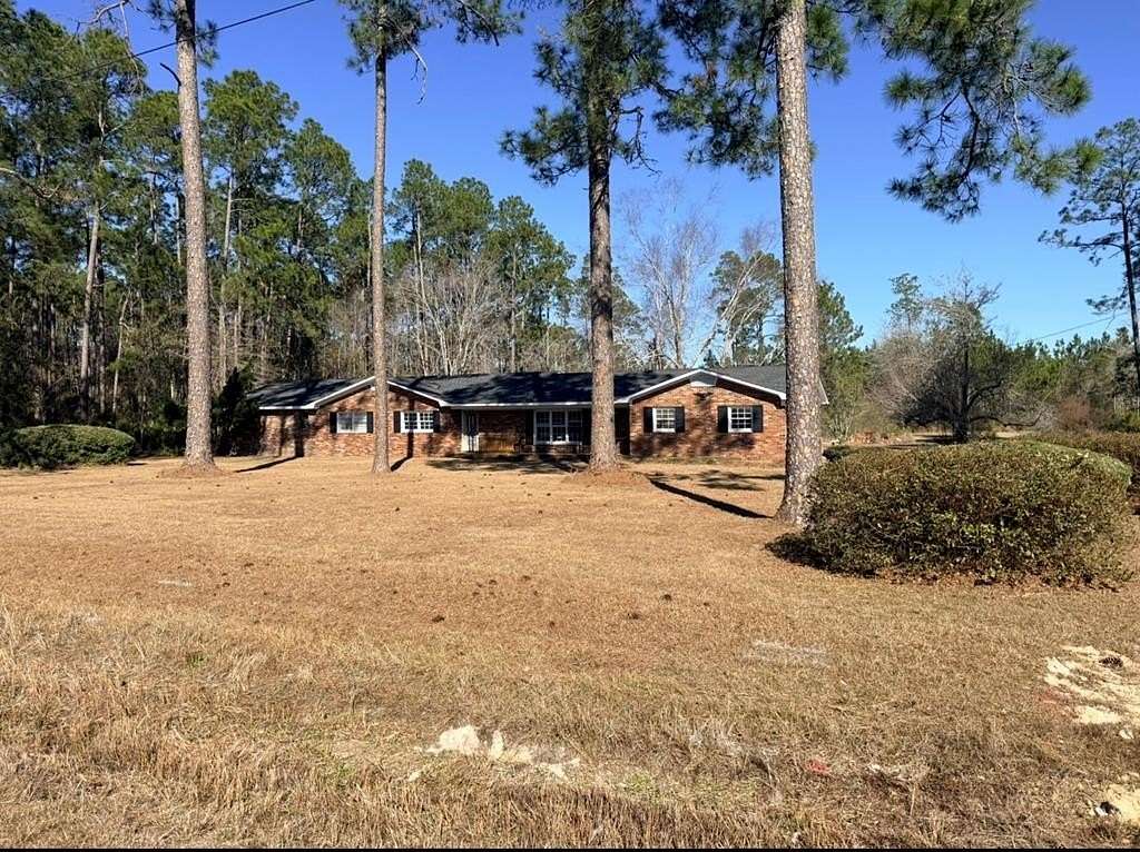 1.86 Acres of Residential Land with Home for Sale in Baxley, Georgia